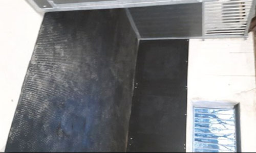 Sparkeplader - Vægbeklædning i hesteboks